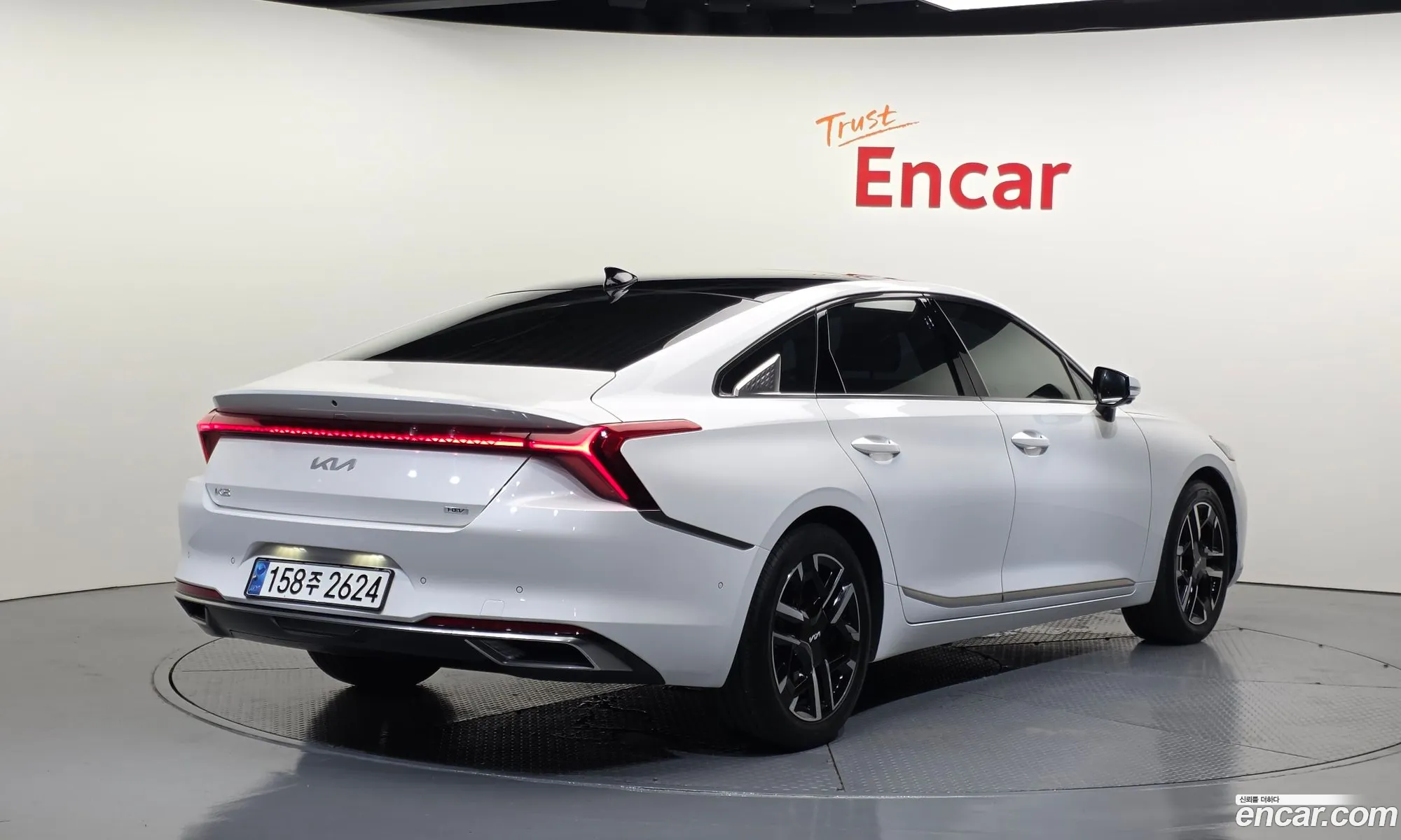 Kia K8 Hybrid 2023 — 8