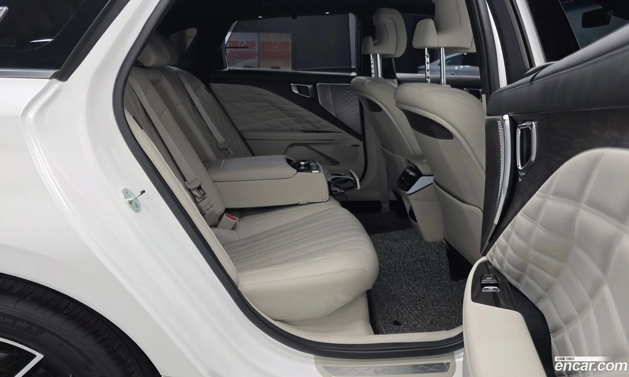 Kia K8 Hybrid 2023 — 4