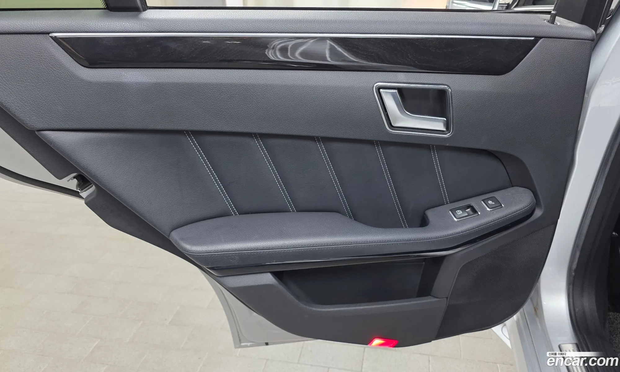 Mercedes-Benz E-Class W212 2014 WDDHF8JB6EA926135 — 28