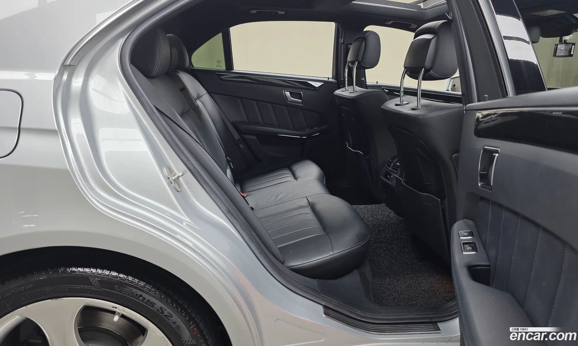 Mercedes-Benz E-Class W212 2014 WDDHF8JB6EA926135 — 25