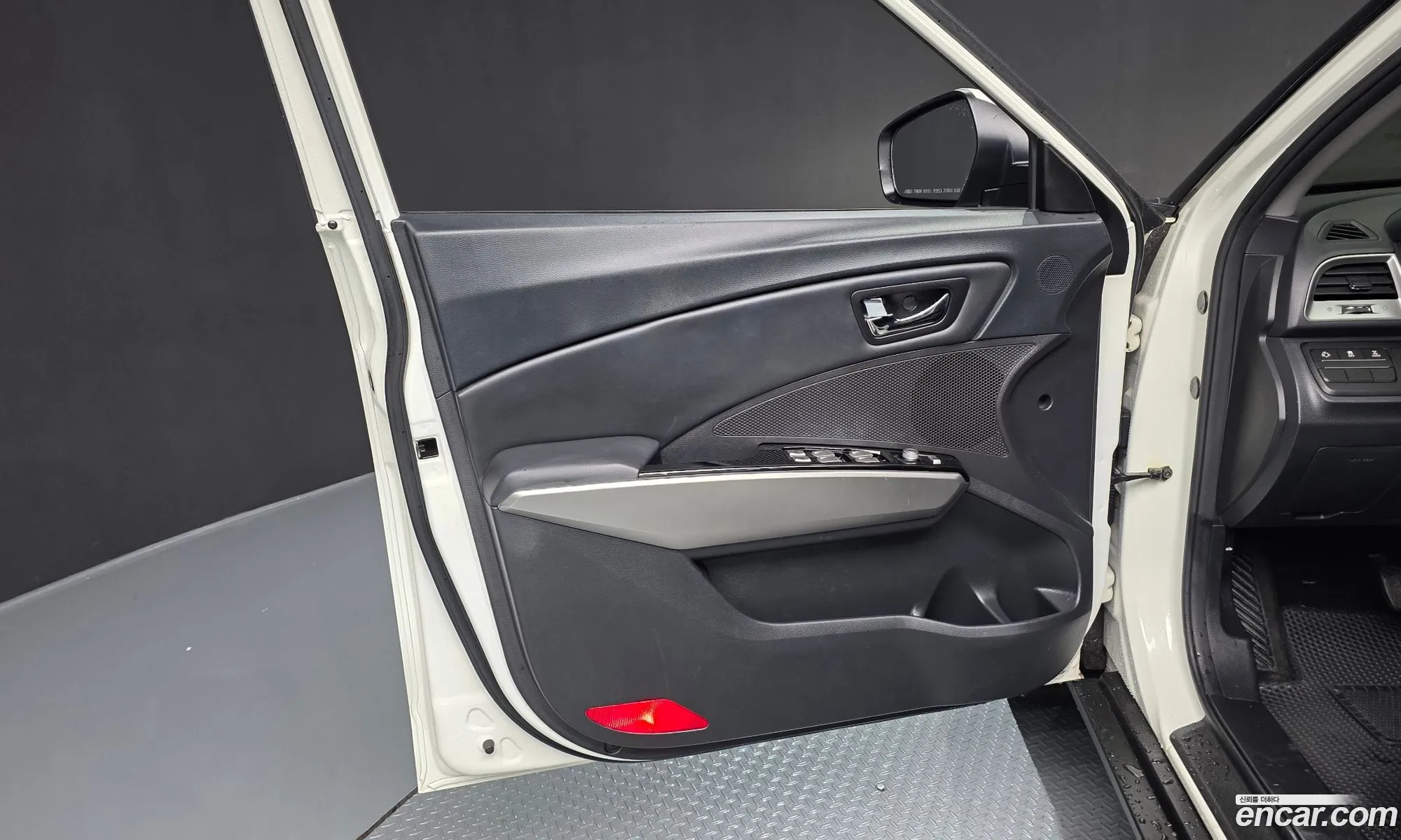 KG Mobility (SsangYong) Tivoli 2016 — 14