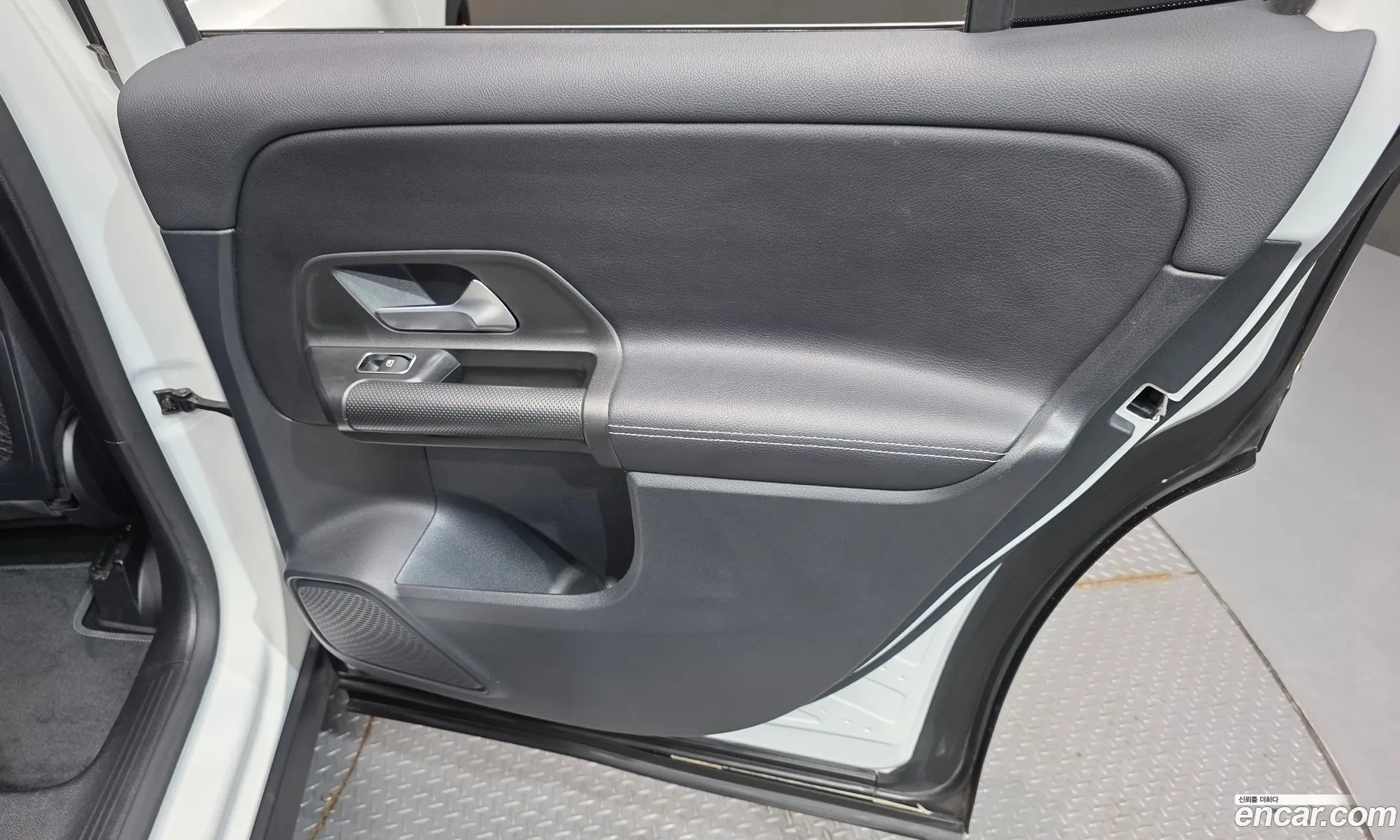 Mercedes-Benz GLB-Class X247 2021 — 29