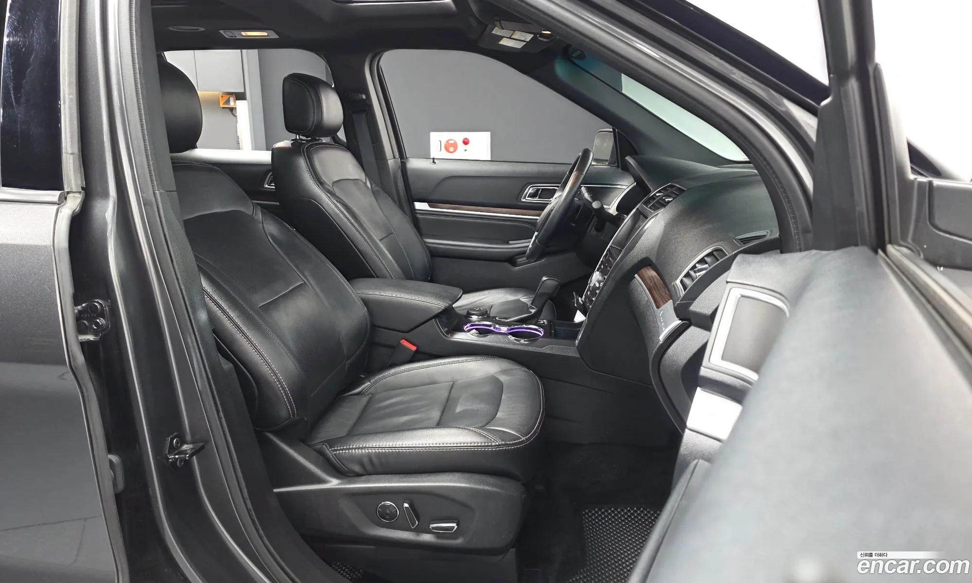Ford Explorer 2016 1FM5K8FH5GGC18427 — 17