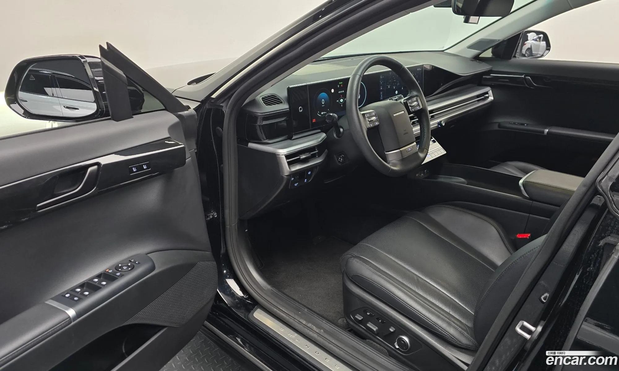 Hyundai Grandeur 2023 — 26