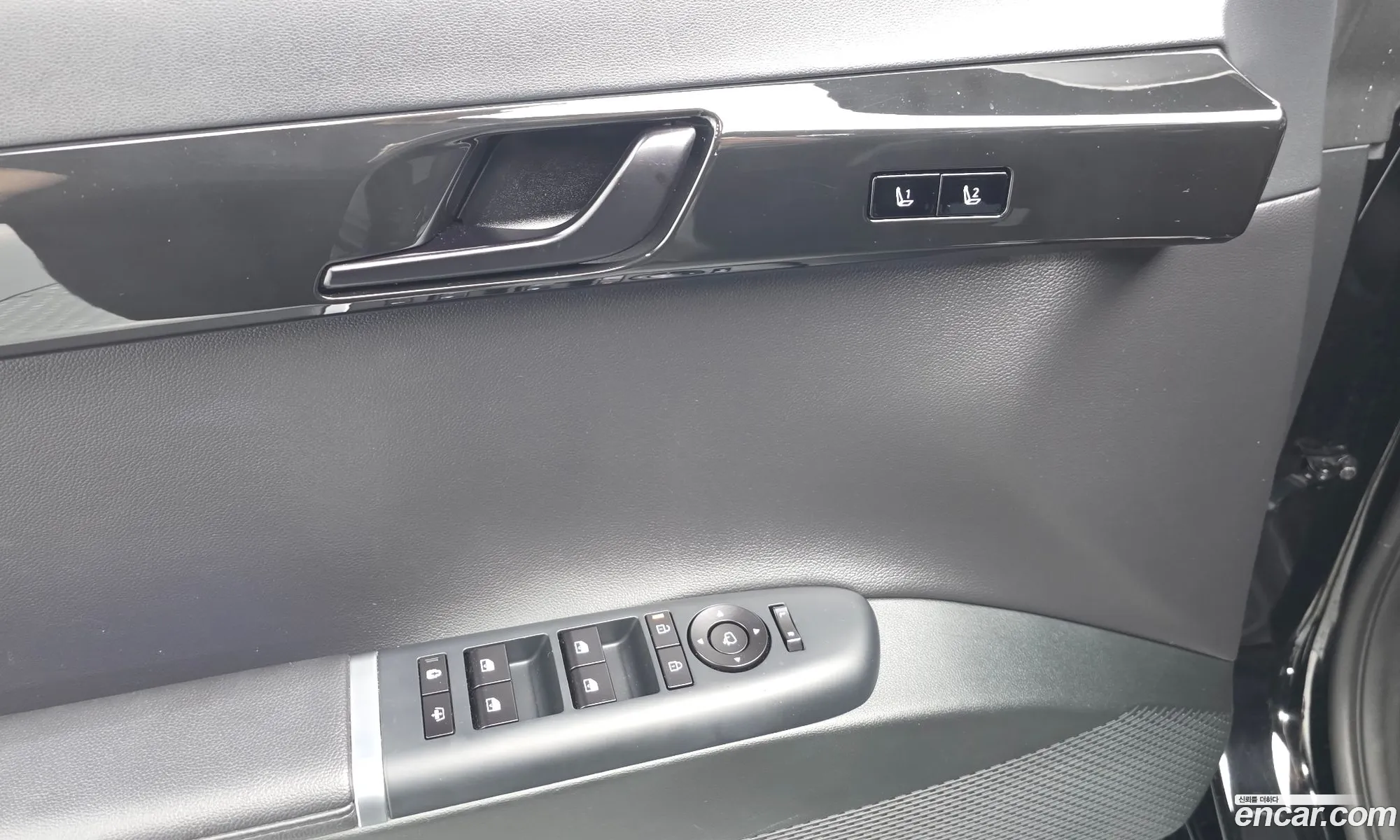 Hyundai Grandeur Hybrid 2023 — 10