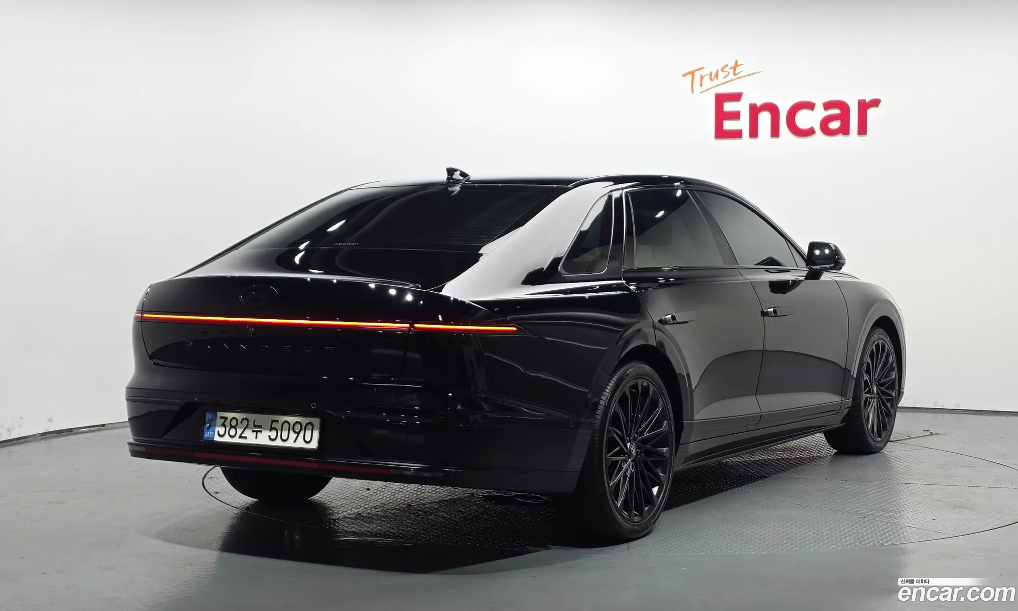 Hyundai Grandeur Hybrid 2023 — 9