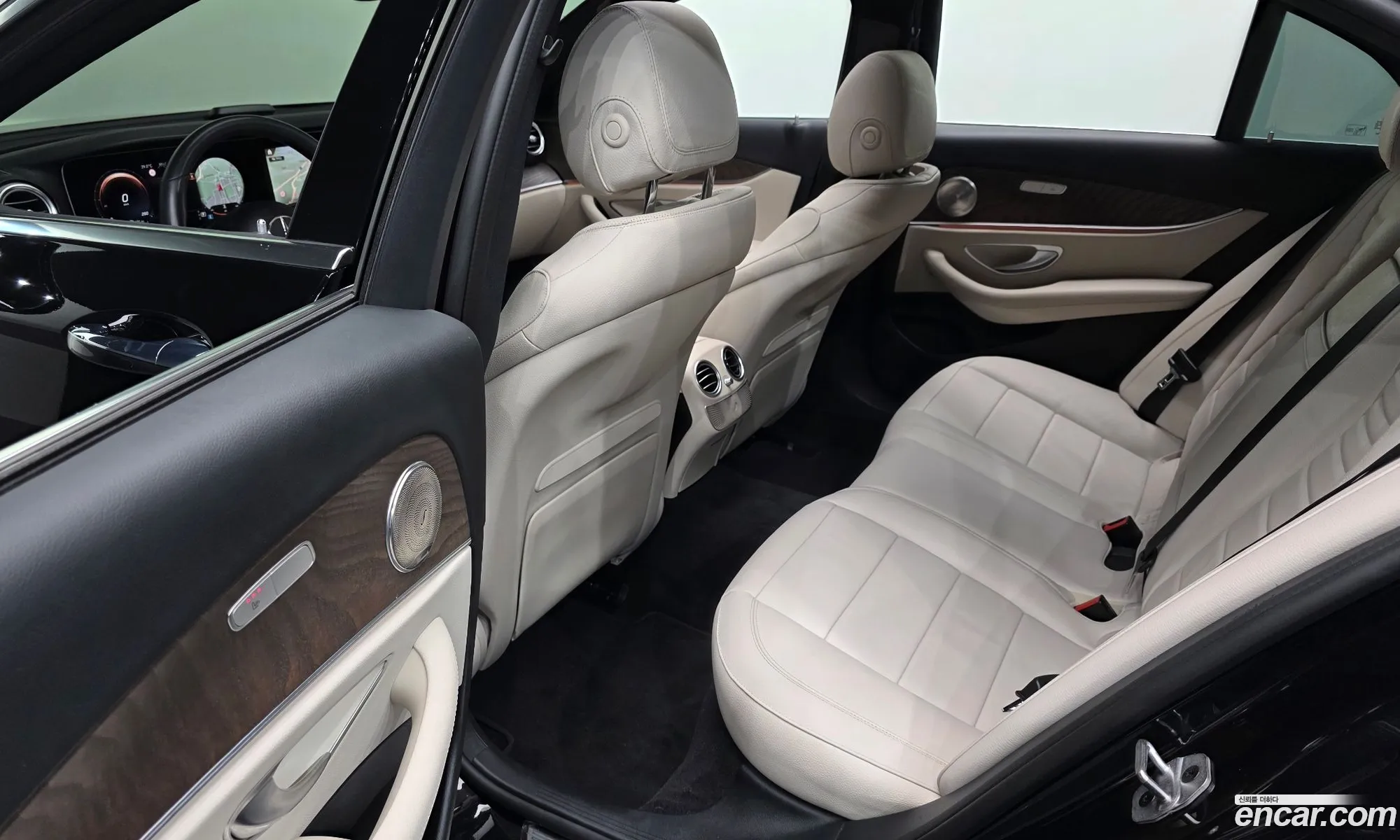 Mercedes-Benz E-Class W213 2022 — 16