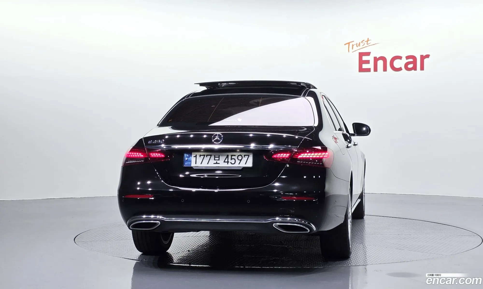 Mercedes-Benz E-Class W213 2022 — 19