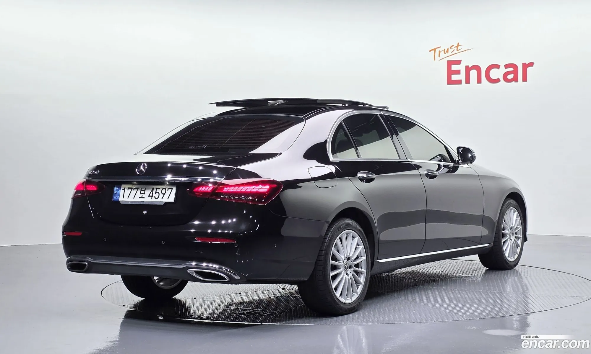 Mercedes-Benz E-Class W213 2022 — 17
