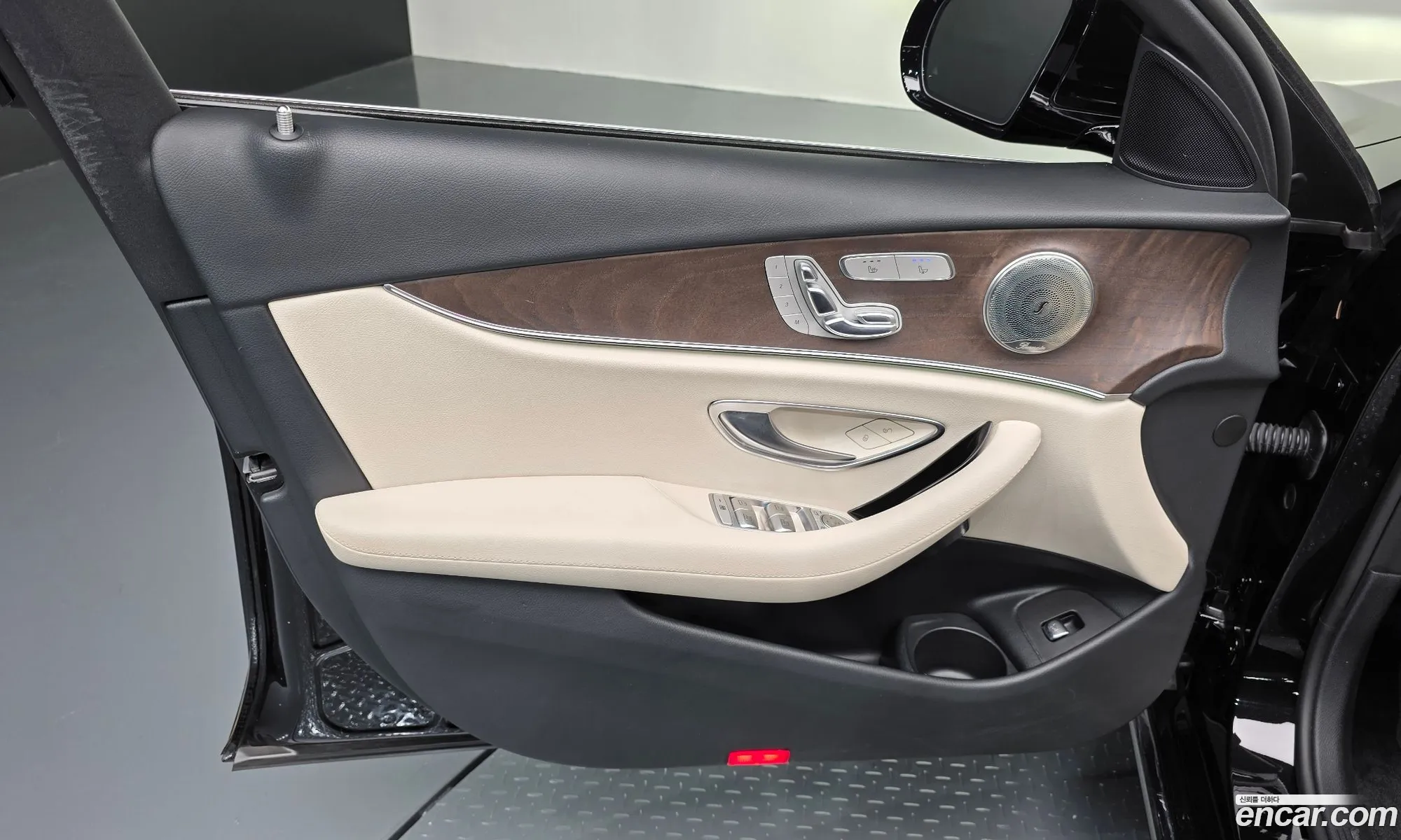 Mercedes-Benz E-Class W213 2022 — 34