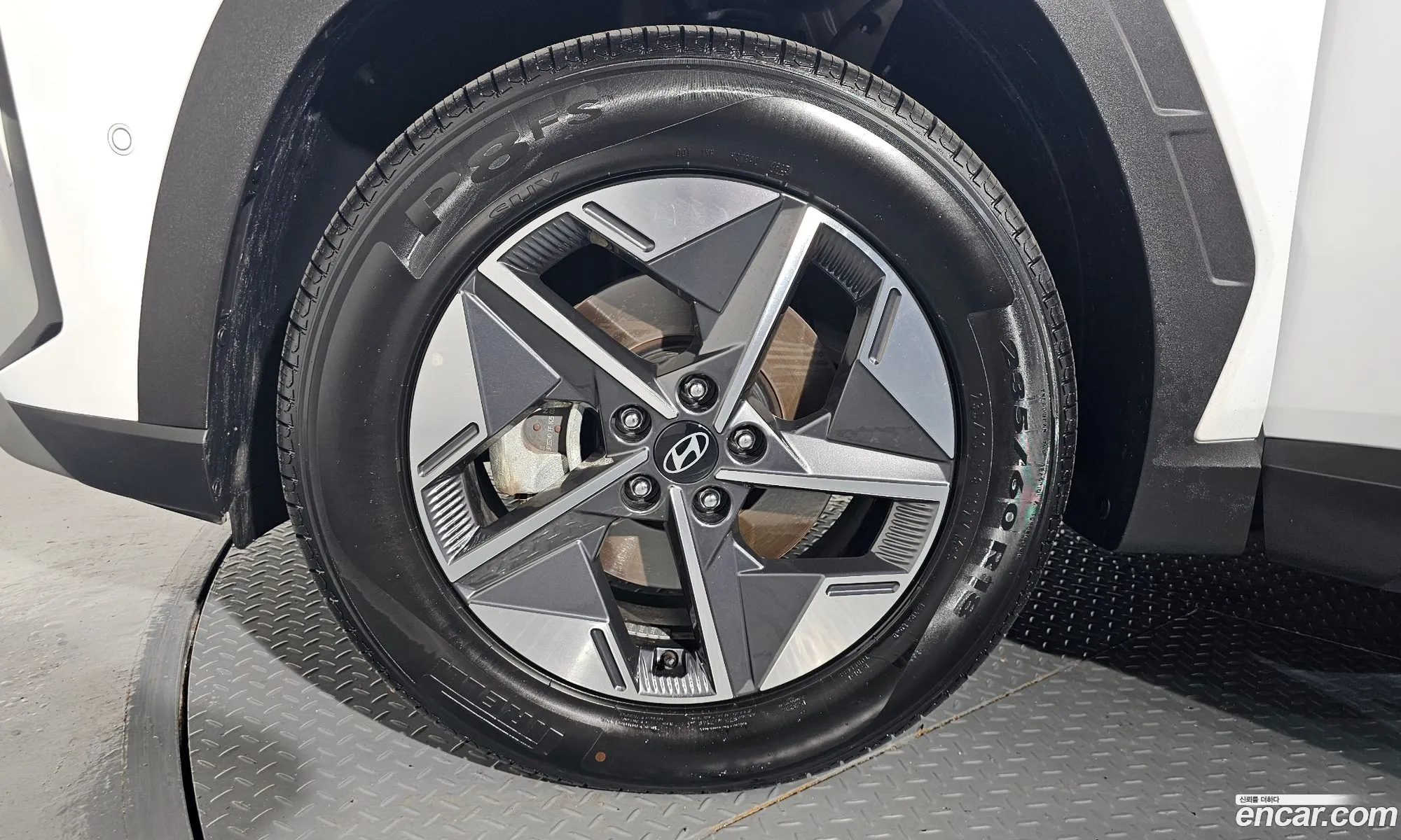 Hyundai Tucson Hybrid 2025 — 32