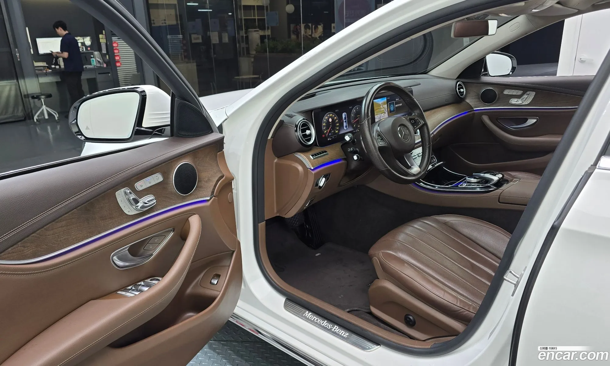 Mercedes-Benz E-Class W213 2017 WDDZF4KB5HA170054 — 4