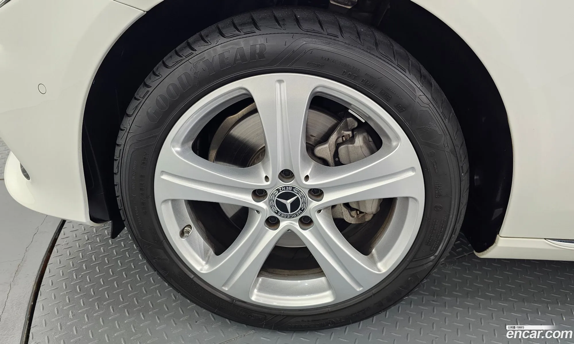 Mercedes-Benz E-Class W213 2018 WDDZF0EB3JA401107 — 29