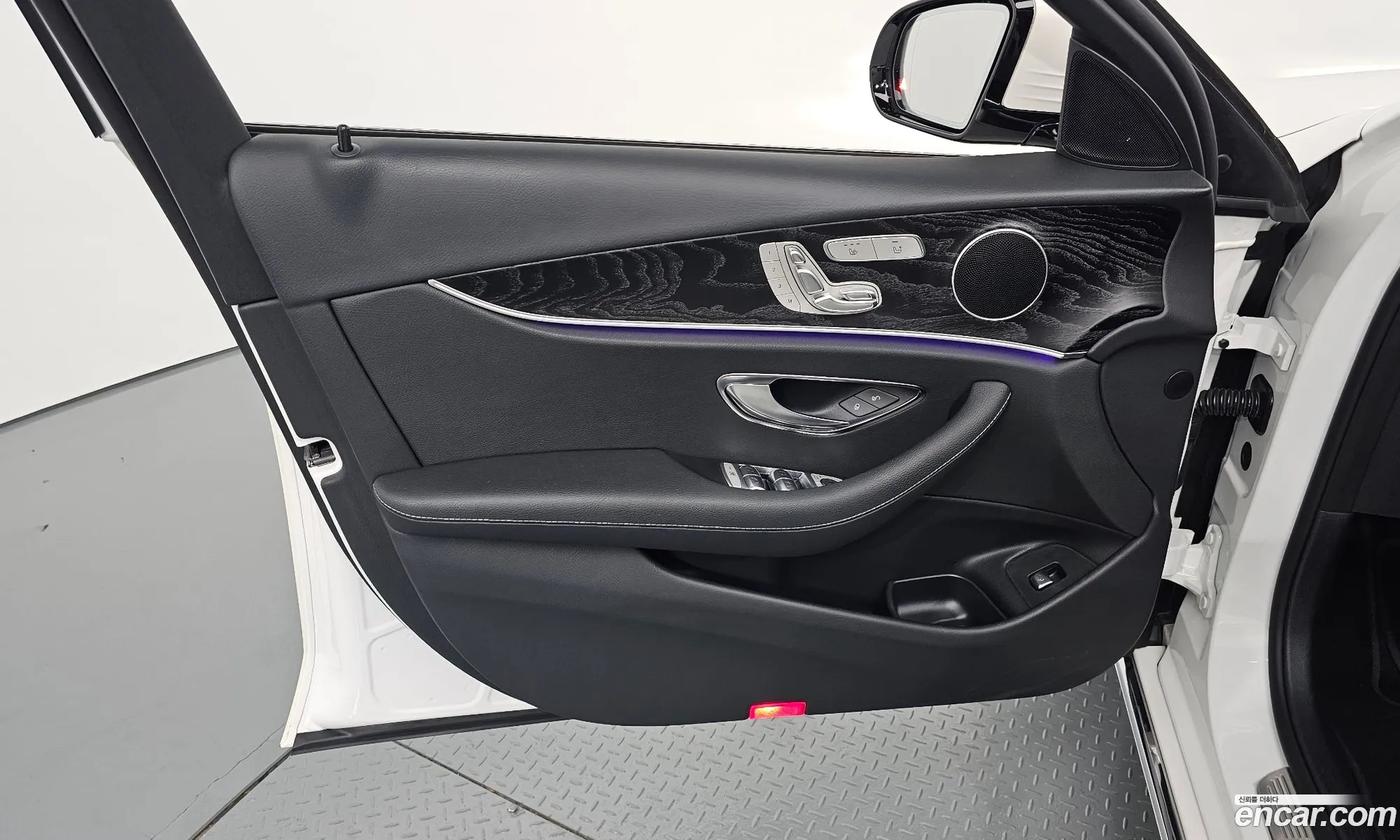 Mercedes-Benz E-Class W213 2018 WDDZF0EB3JA401107 — 8