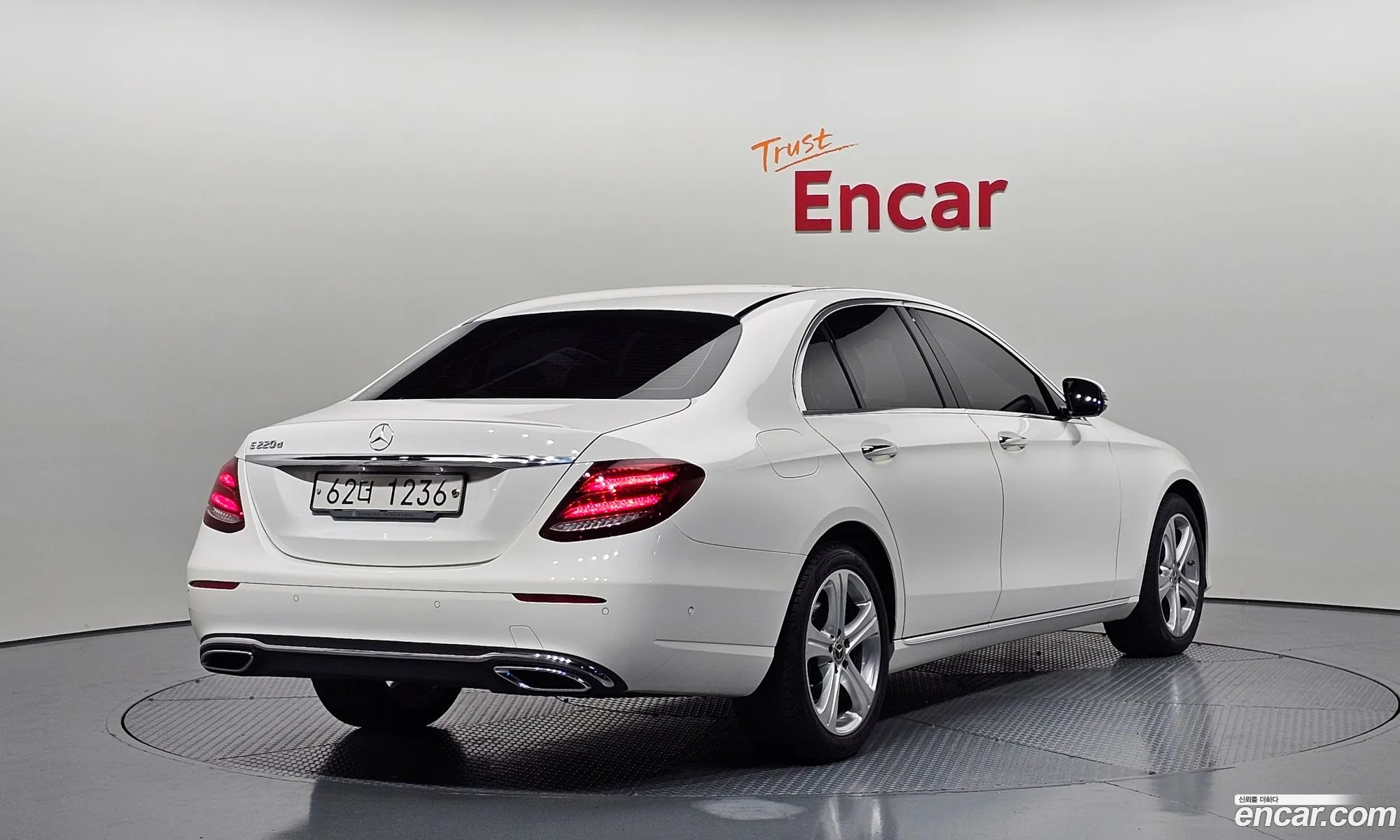 Mercedes-Benz E-Class W213 2018 WDDZF0EB3JA401107 — 33