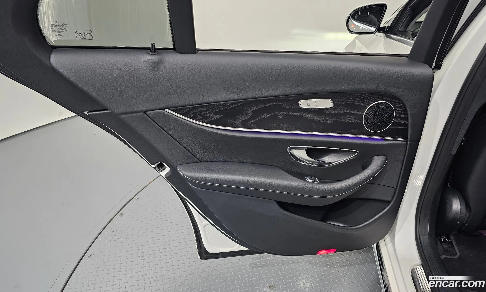 Mercedes-Benz E-Class W213 2018 WDDZF0EB3JA401107 — 26
