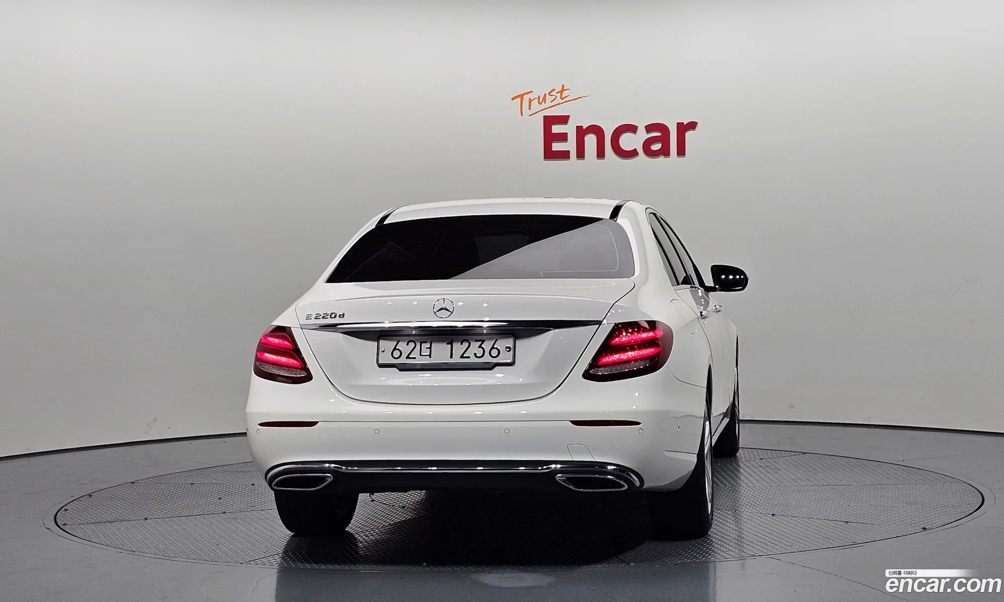 Mercedes-Benz E-Class W213 2018 WDDZF0EB3JA401107 — 14