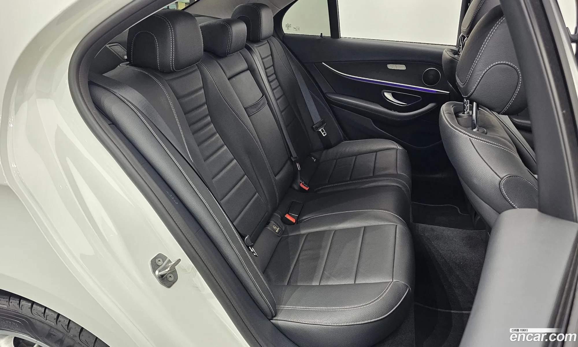 Mercedes-Benz E-Class W213 2018 WDDZF0EB3JA401107 — 24