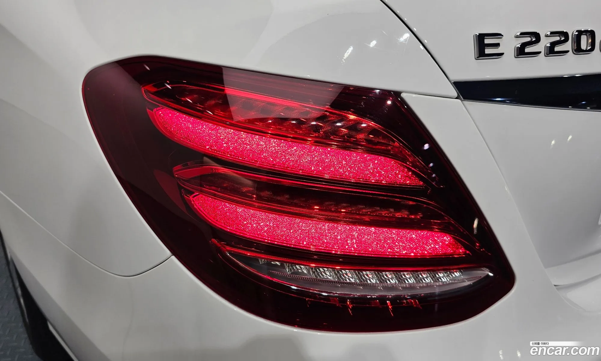 Mercedes-Benz E-Class W213 2018 WDDZF0EB3JA401107 — 4