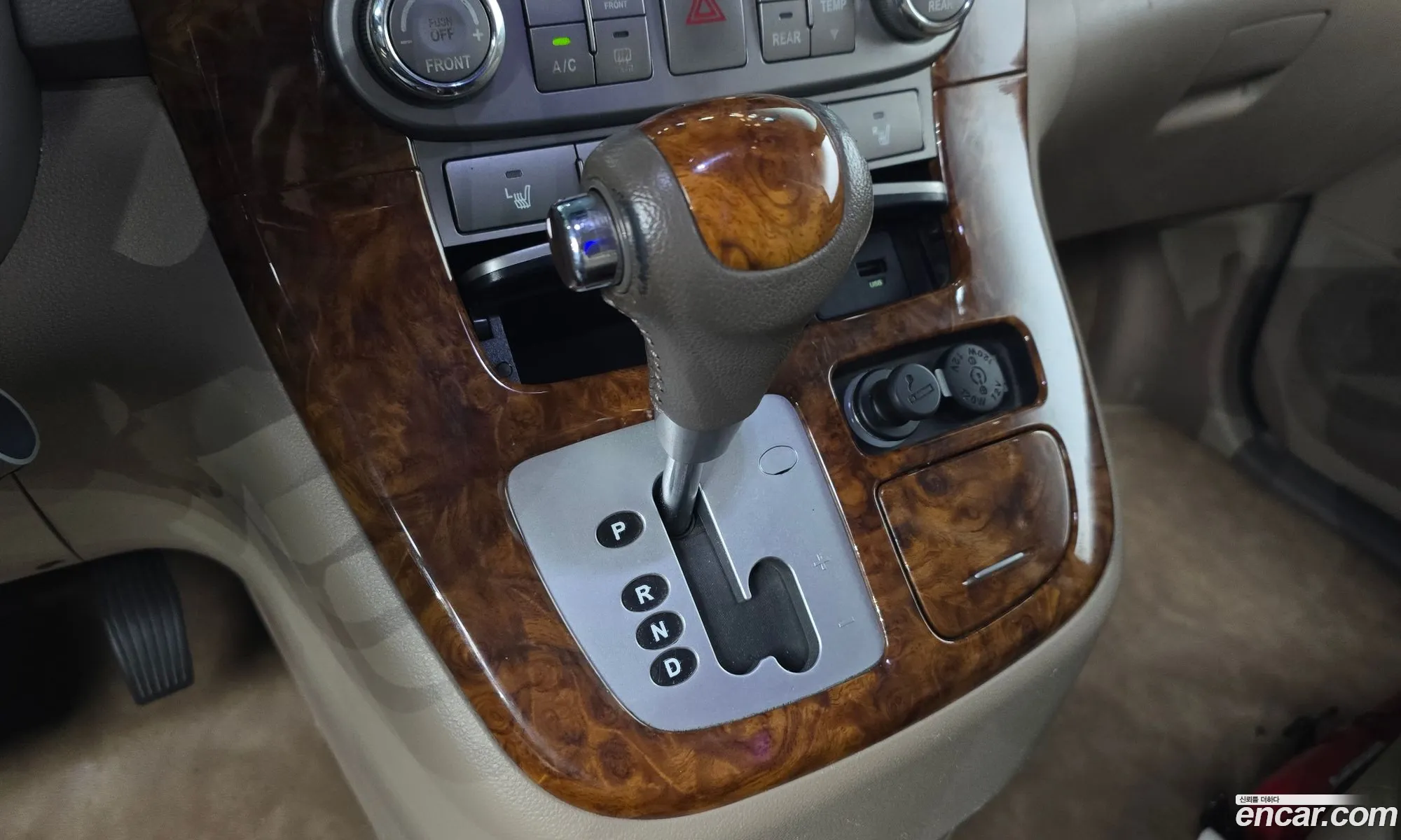 Kia Carnival R 2013 — 17