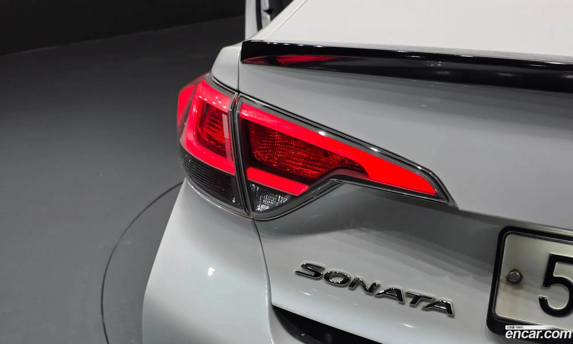 Hyundai LF Sonata Hybrid 2017 — 24