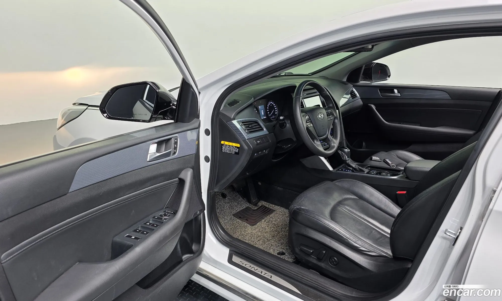 Hyundai LF Sonata Hybrid 2017 — 12