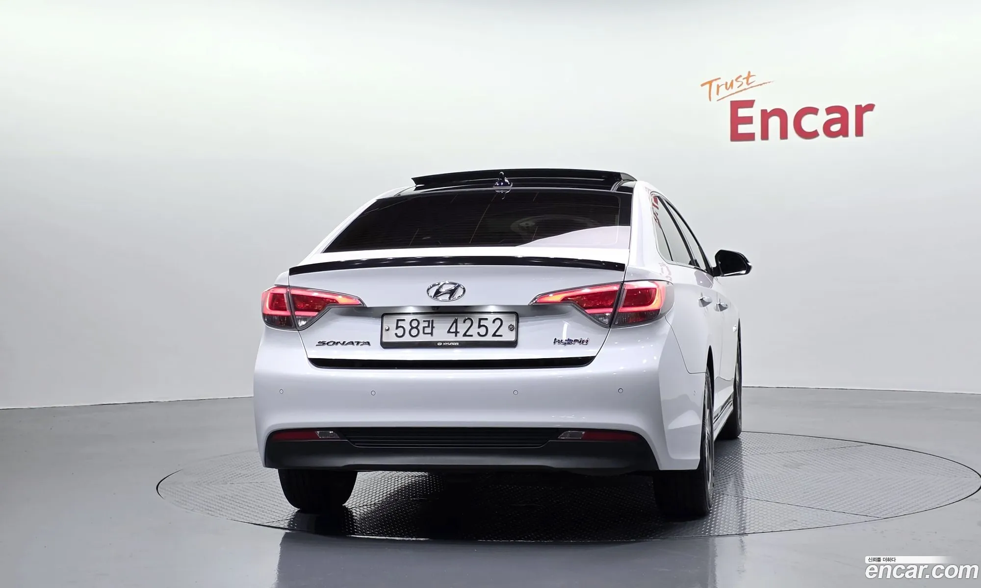 Hyundai LF Sonata Hybrid 2017 — 31