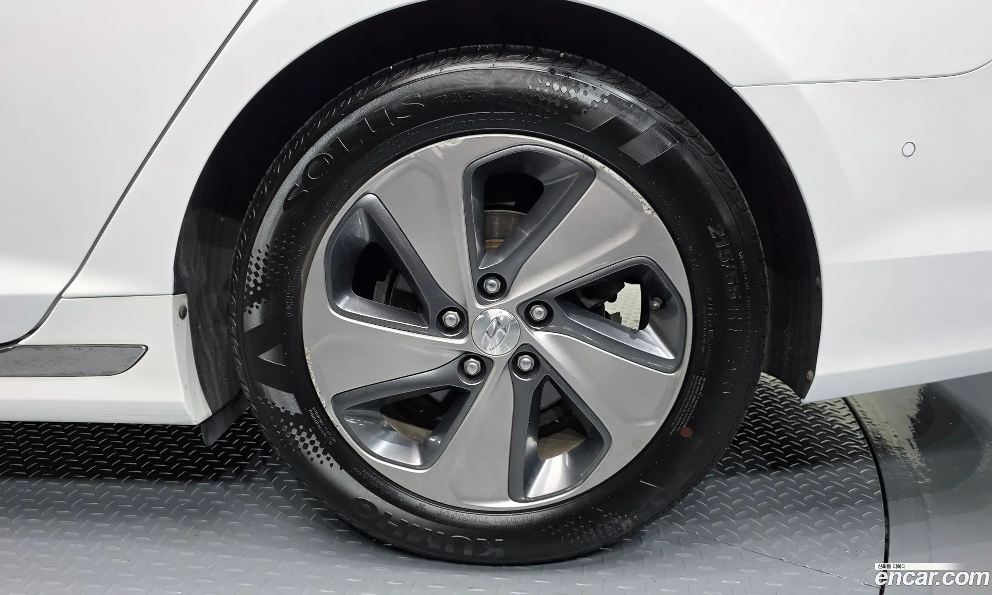 Hyundai LF Sonata Hybrid 2017 — 23