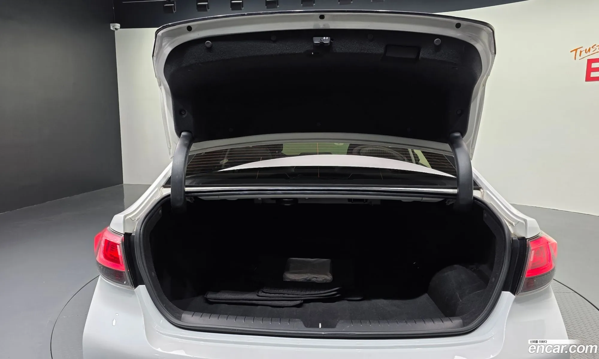 Hyundai LF Sonata Hybrid 2017 — 13