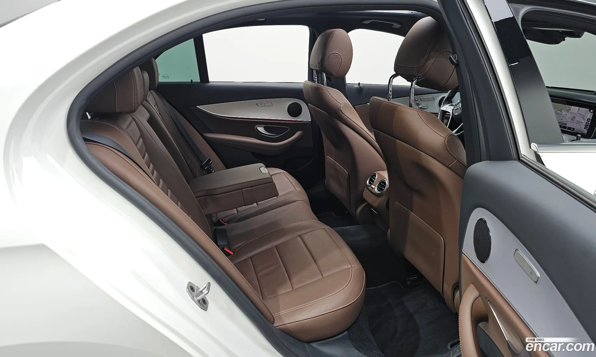 Mercedes-Benz E-Class W213 2020 — 26