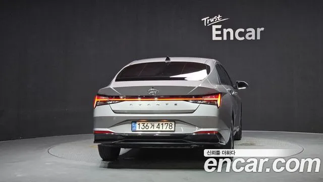 Hyundai Elantra Hybrid 2021 — 3