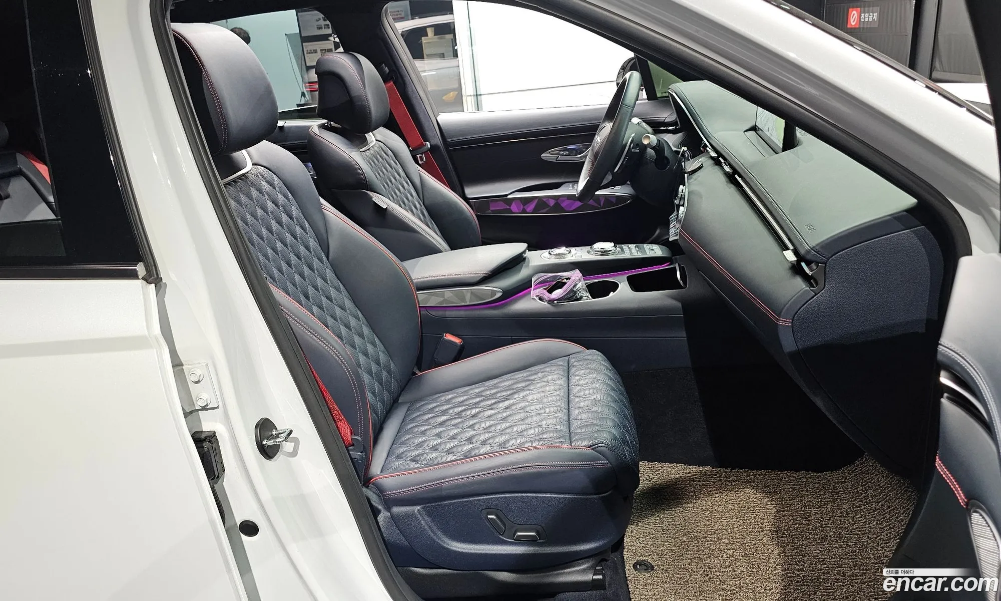 Genesis GV70 2021 — 28