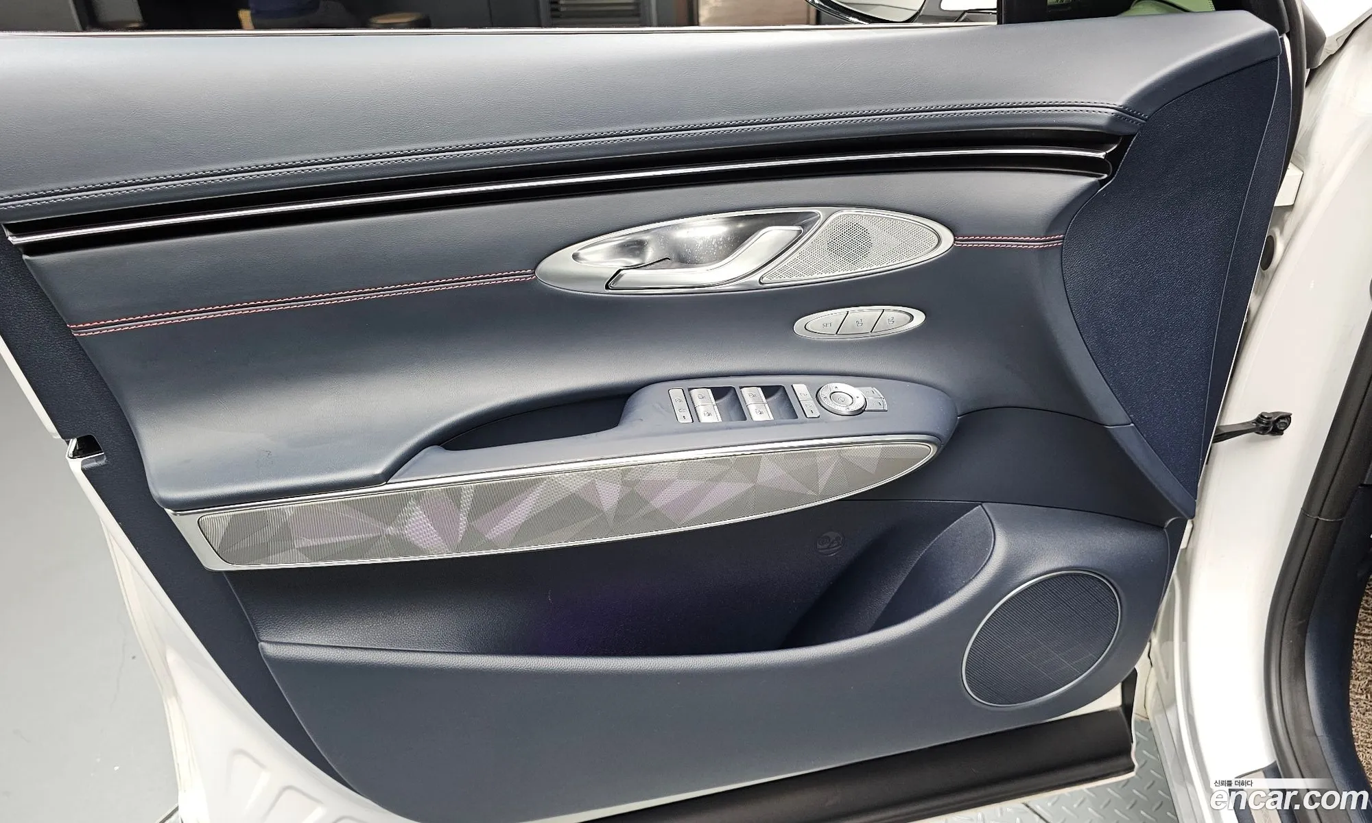Genesis GV70 2021 — 35