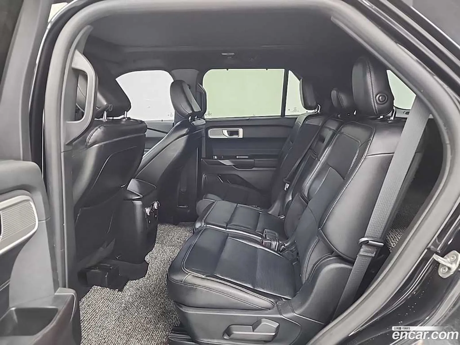Ford Explorer 6th Gen 2020 — 3
