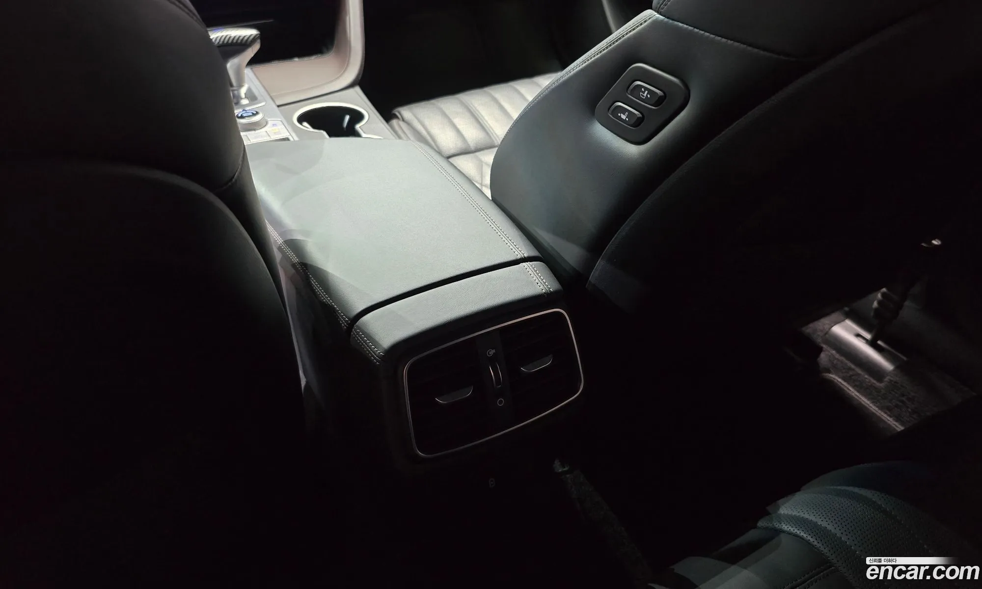 Genesis G70 2018 — 24