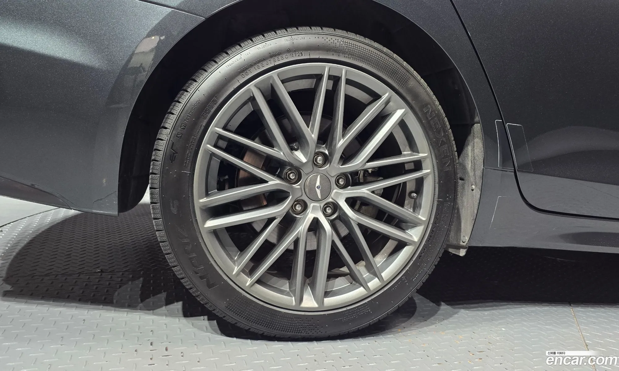 Genesis G70 2018 — 21