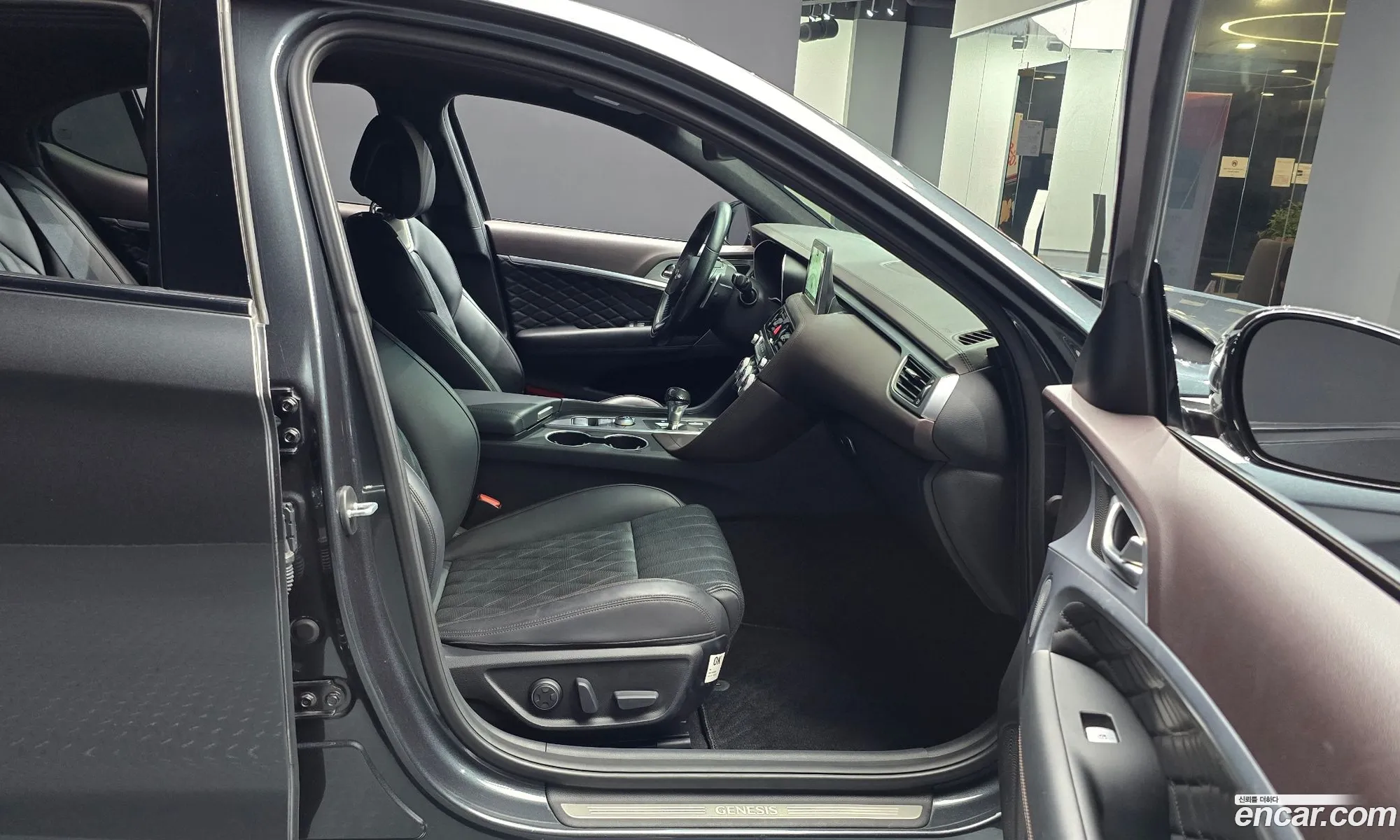 Genesis G70 2018 — 25