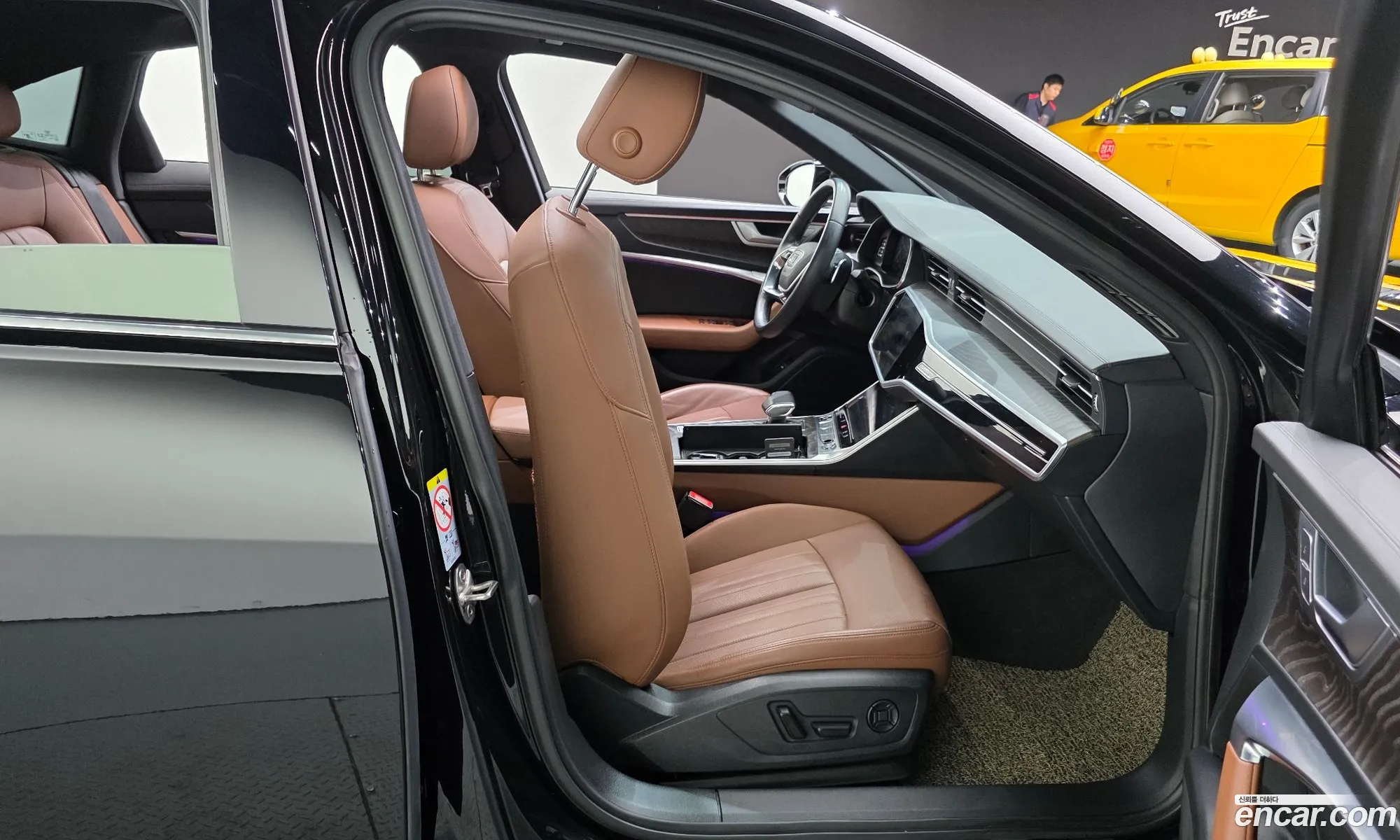 Audi A6 2022 WAUZZZF21NN006679 — 21