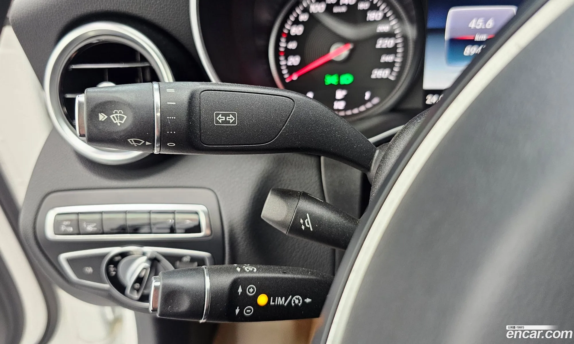 Mercedes-Benz C-Class W205 2016 — 11
