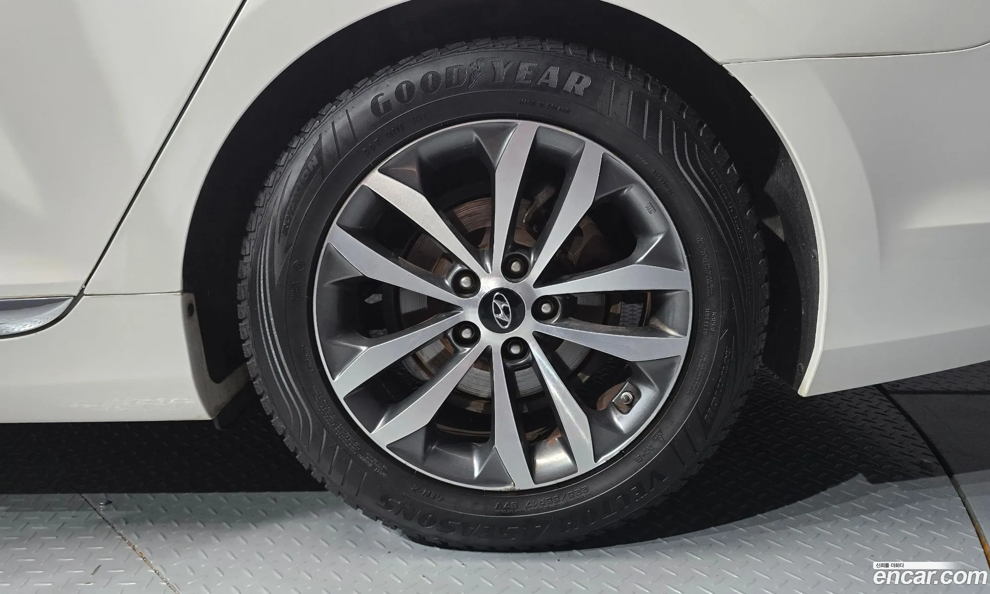 Hyundai Grandeur HG 2012 — 17