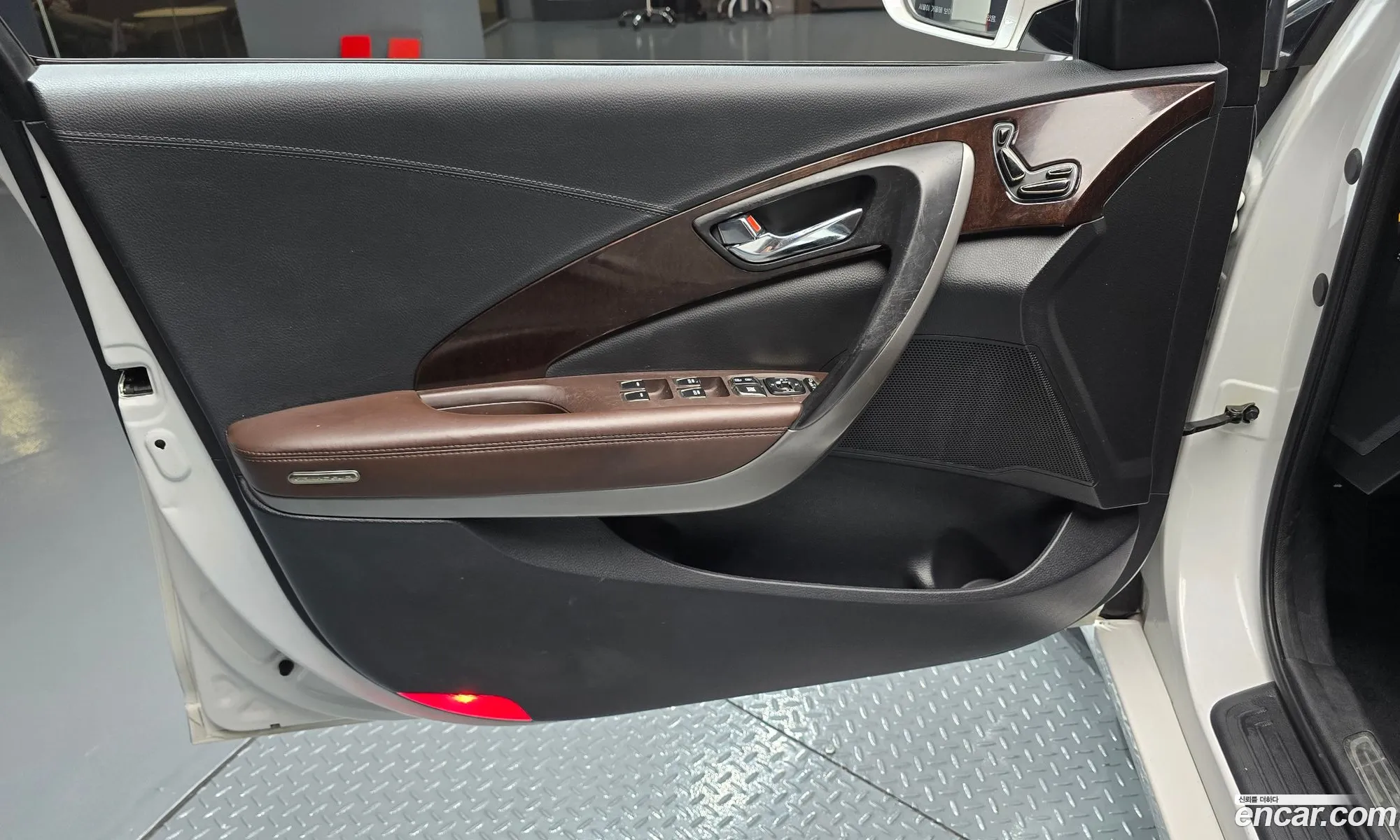Hyundai Grandeur HG 2012 — 29
