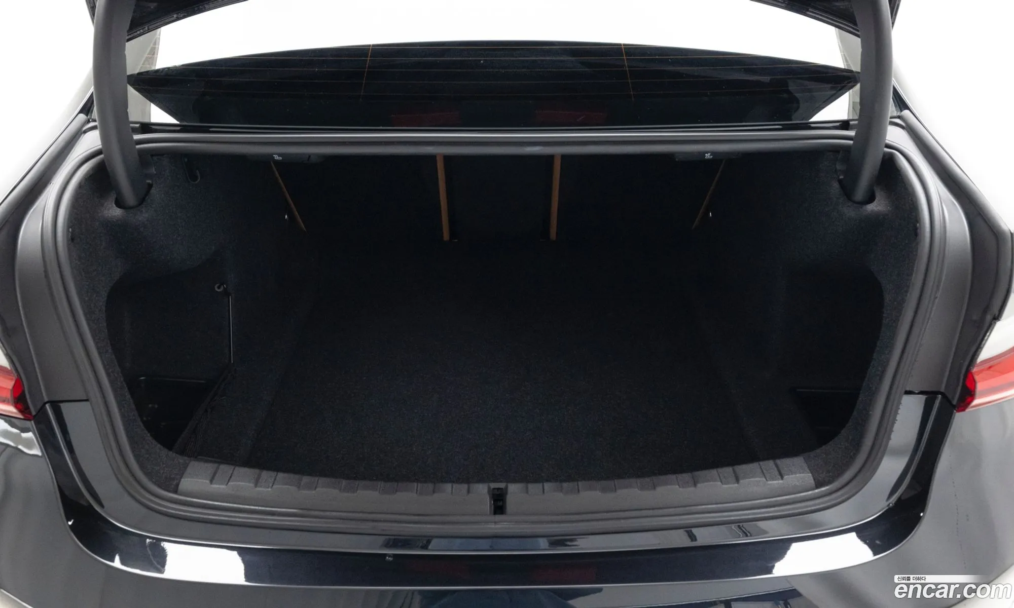 BMW 3 Series 2025 — 18