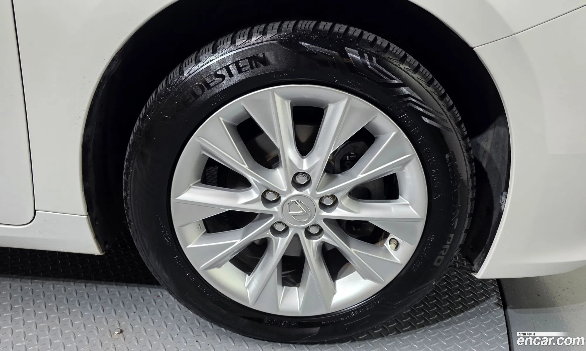 Lexus ES300h 2013 — 10