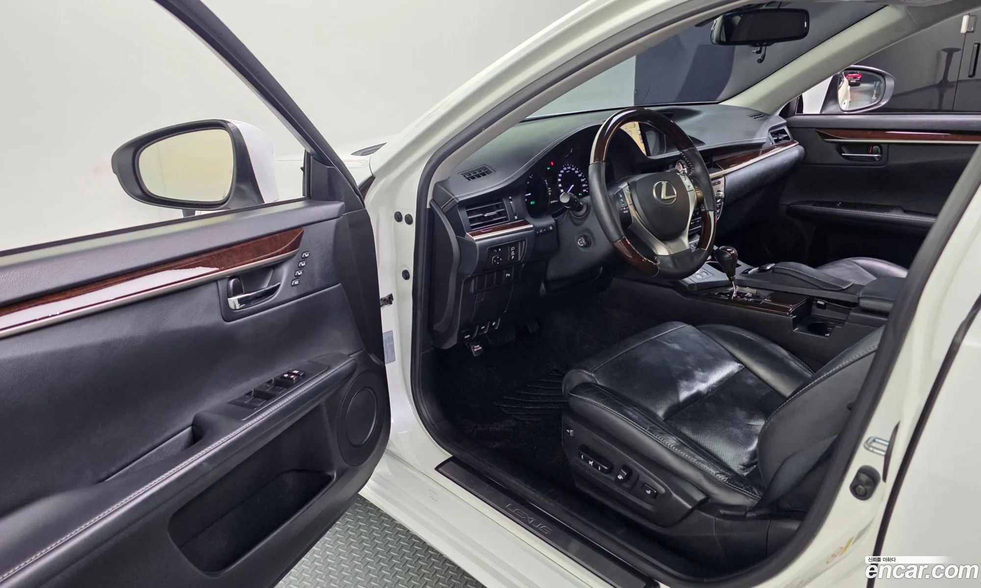 Lexus ES300h 2013 — 14