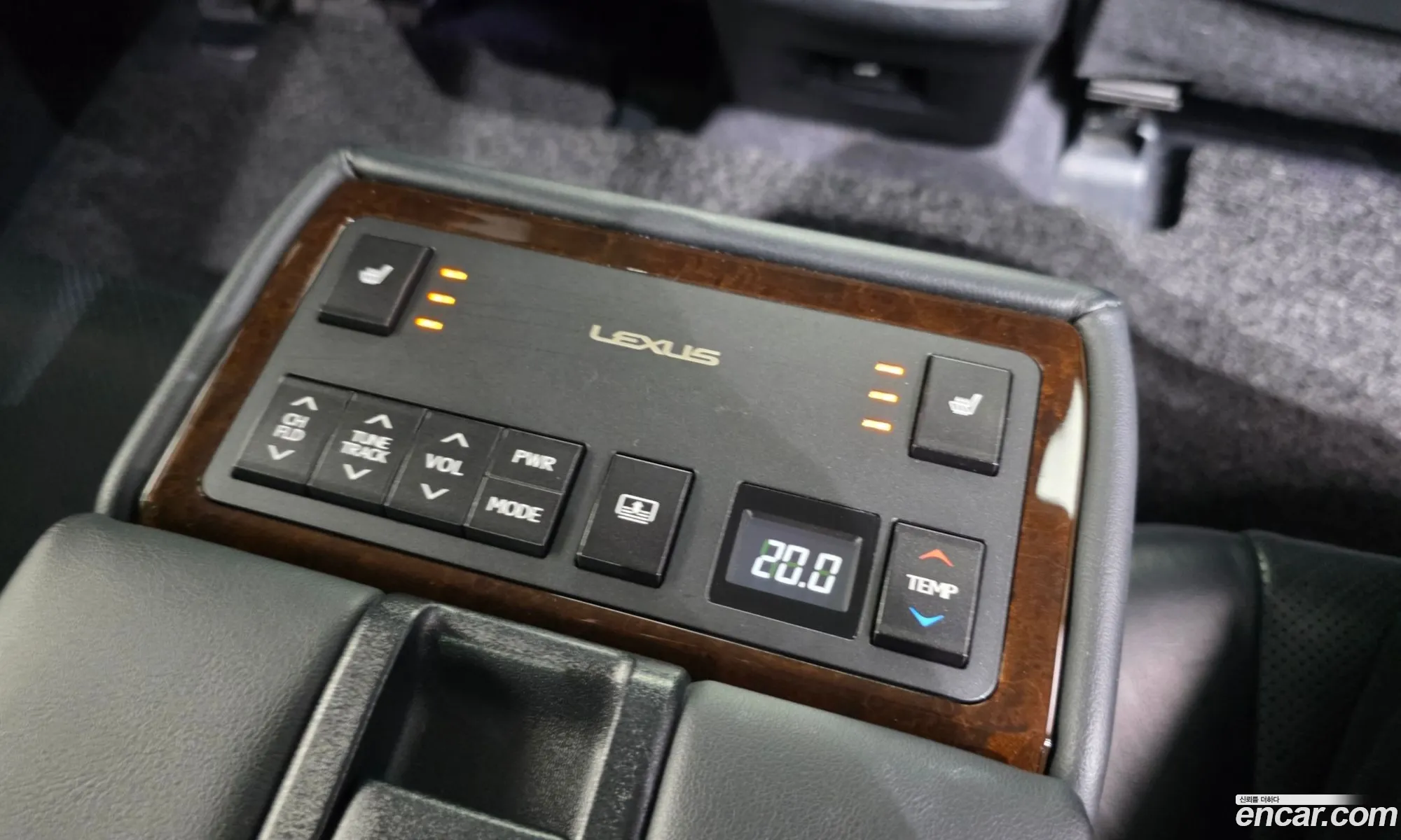 Lexus ES300h 2013 — 16