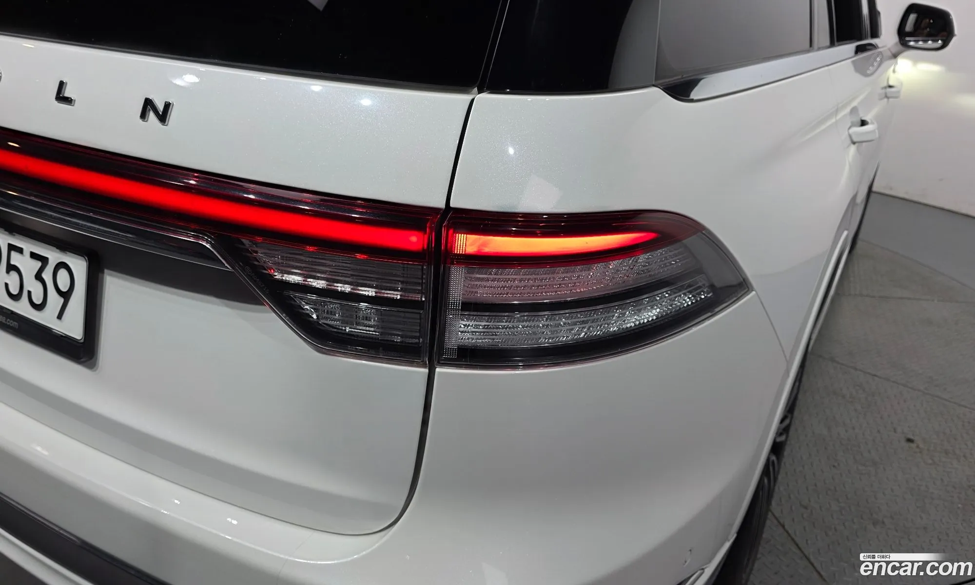 Lincoln Aviator 2023 5LM5J9XC9PGL07006 — 5