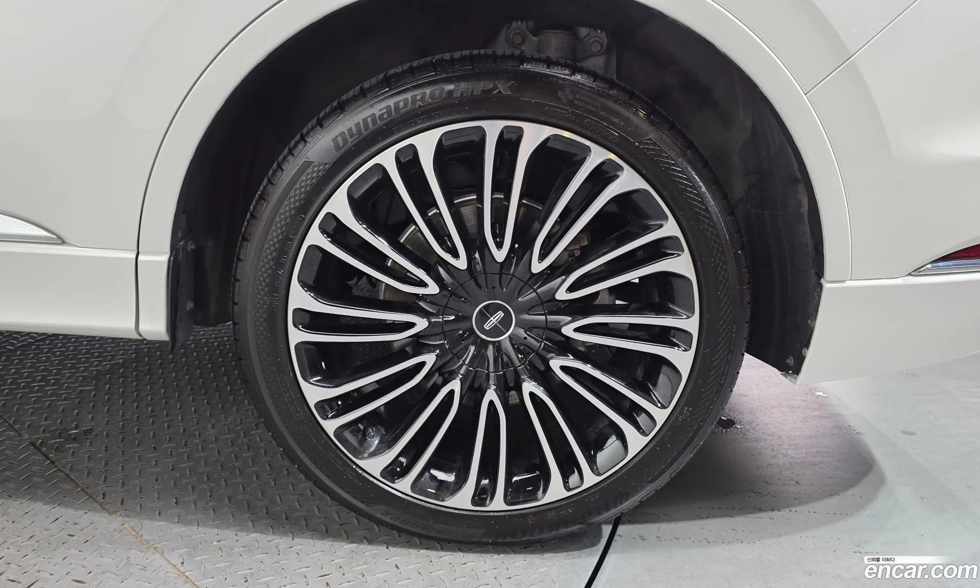 Lincoln Aviator 2023 5LM5J9XC9PGL07006 — 2