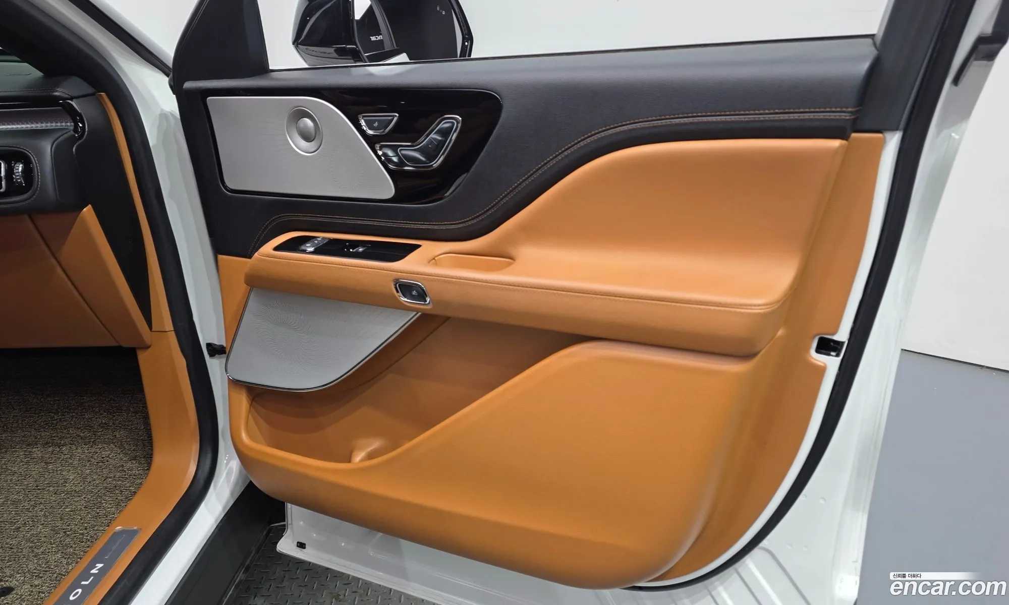Lincoln Aviator 2023 5LM5J9XC9PGL07006 — 21