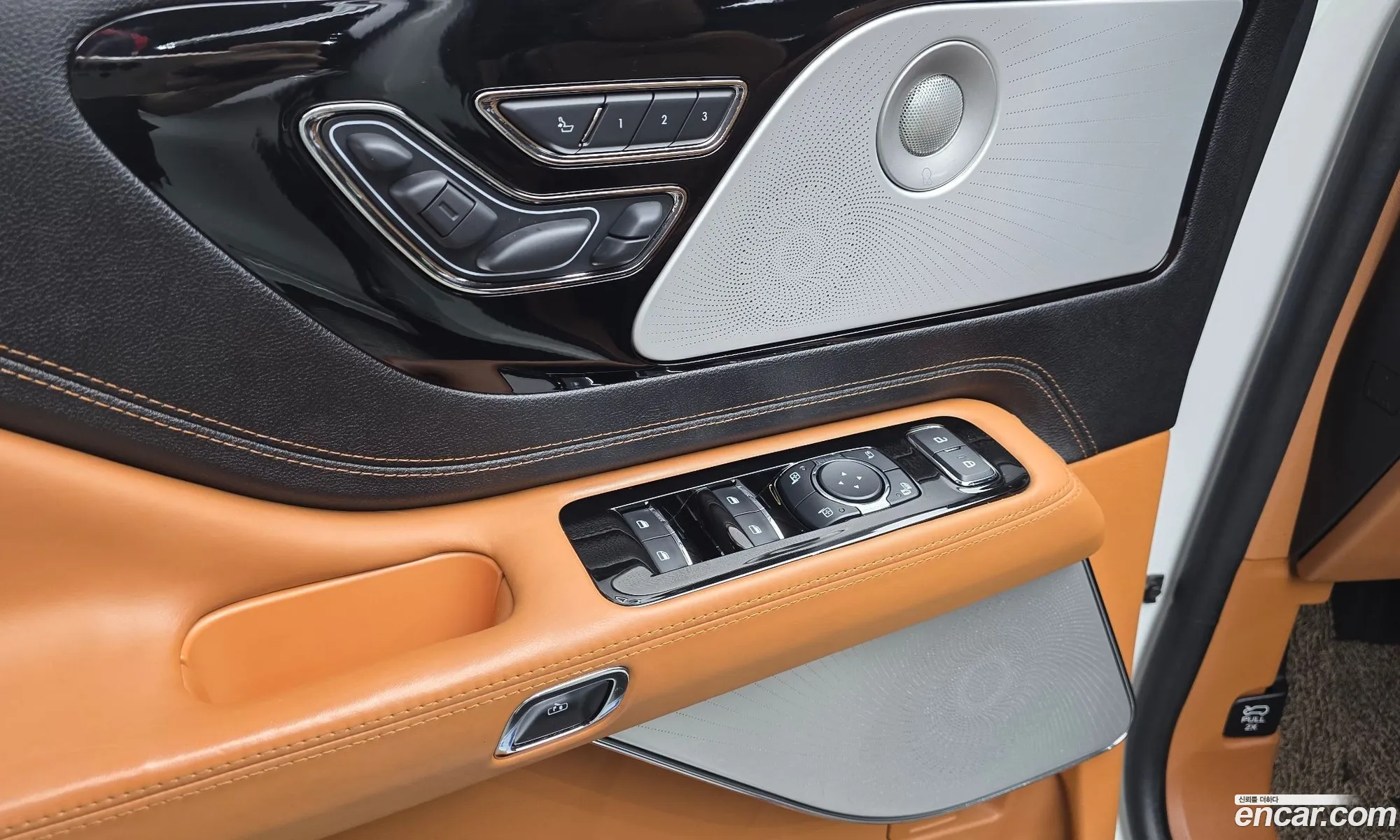 Lincoln Aviator 2023 5LM5J9XC9PGL07006 — 4