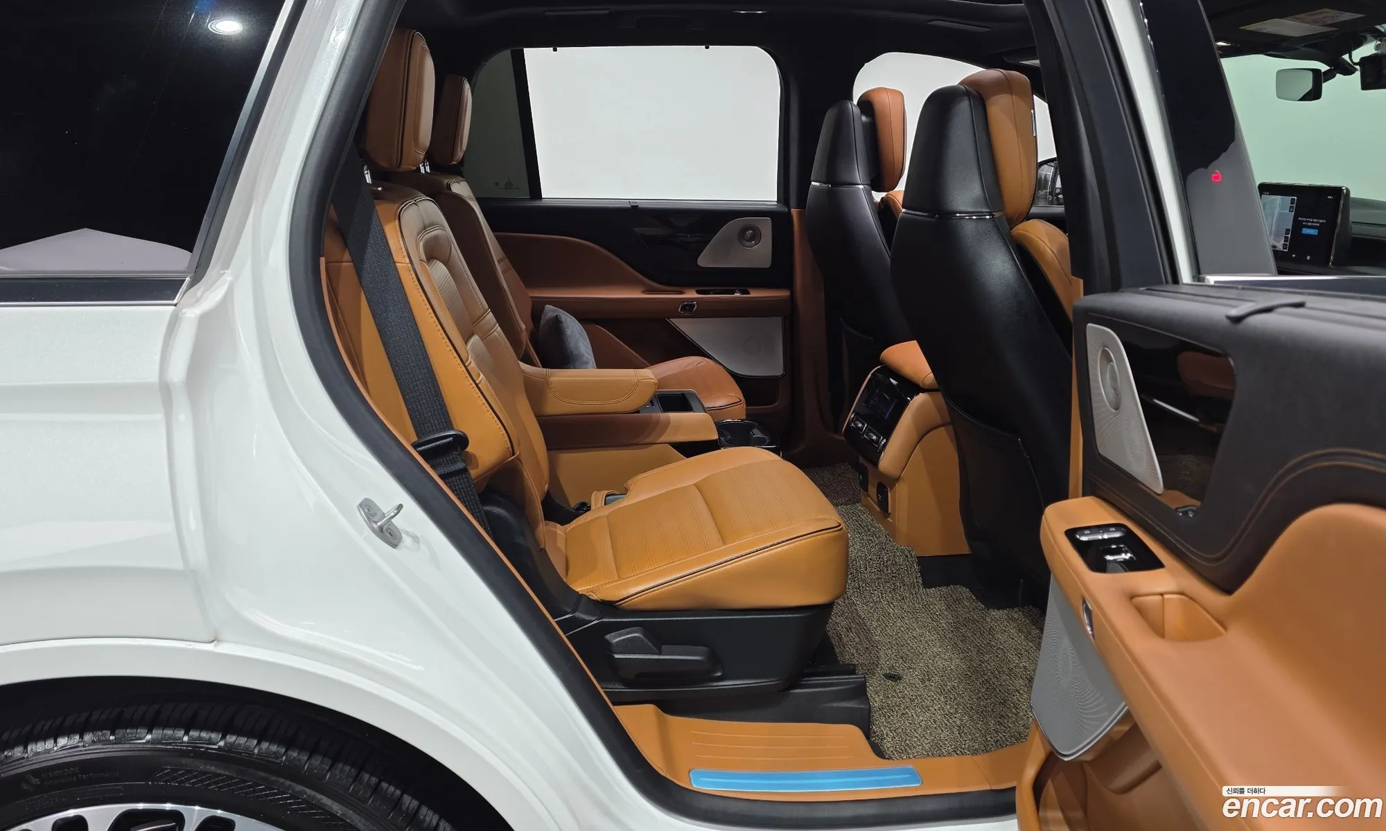 Lincoln Aviator 2023 5LM5J9XC9PGL07006 — 10